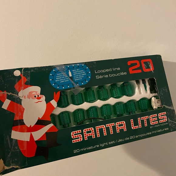 Vintage Christmas miniature string lights with green plastic light reflectors - Picture 4 of 6